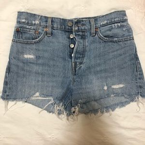 Levi’s Wedgie Shorts - Size 27